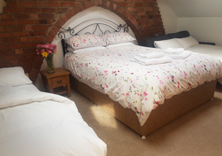 Lyndene B & B, King Room