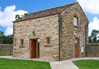 Hollins Wood Bothy - exterior